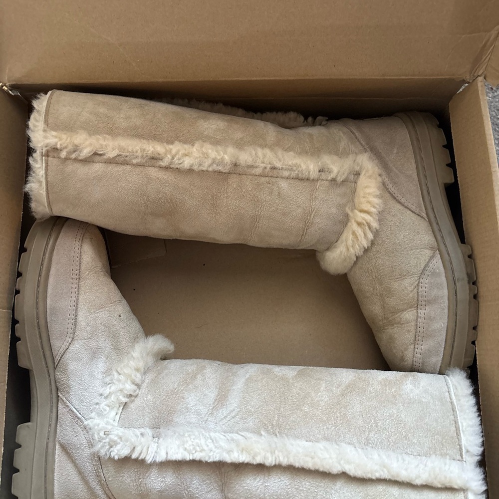 UGG Cream Fur-Lined Winter Boots SUNDANCE size 6
